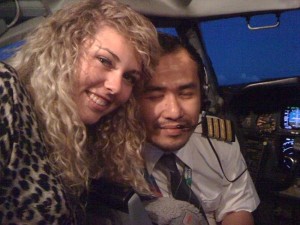 First Officer Fariq Hamid getting cosy with passenger Jonti Roos (Photo: www.thecount.com)
